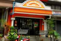 Bangunan Around The World Bed & Breakfast