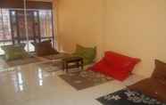 Others 7 Bed n Bar Hostel