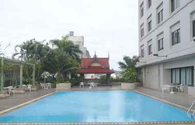 Kolam Renang 2 BP Grand Tower Hotel