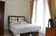 Kamar Tidur 6 Elegant Room at Dessy Guest House (DJ1)