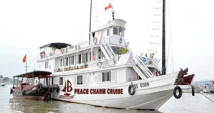 Bên ngoài Peace Charm Cruise 2