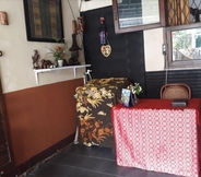 Lobi 7 Family Room near Pondok Kelapa Town Square (NK2)