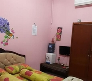 Kamar Tidur 4 Family Room near Pondok Kelapa Town Square (NK2)