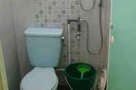 Phòng tắm bên trong Male Room Only near RS Pendidikan UNAND (RFZ)