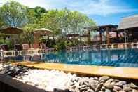 Kolam Renang Clean Beach Resort 