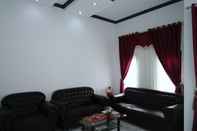 Lobby Comfy Room near Minangkabau International Airport (EBY)