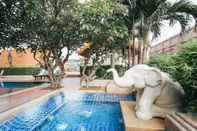 สระว่ายน้ำ Chiangmai Grandview Hotel & Convention Center (SHA Extra Plus)