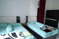 ห้องนอน Twin Bed near Minangkabau International Airport (RBY)