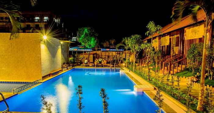 Swimming Pool Bien Xanh Hotel (Blue Ocean Hotel)