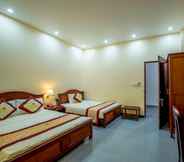 Bedroom 2 Bien Xanh Hotel (Blue Ocean Hotel)