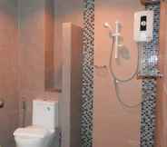 Toilet Kamar 3 Gecko Hotel
