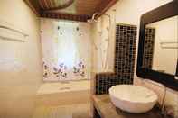 Toilet Kamar Lanta Nature Beach Resort