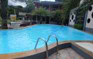 Kolam Renang 5 Mai Pen Rai Guesthouse