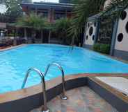 Swimming Pool 5 Mai Pen Rai Guesthouse