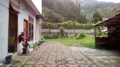 Exterior 4 Backpacker Room near Kawasan Wisata Songgoriti at Iriana