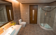 Phòng tắm bên trong 2 Muong Thanh Grand Xa La