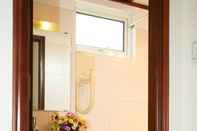 In-room Bathroom Hoang Ngoc Hotel 2