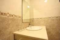 Toilet Kamar Long Ty Hotel