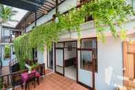 Lobi Riverside Plum Garden Homestay