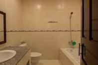 In-room Bathroom Nhat Ha 1 Hotel Can Tho