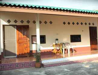 Bên ngoài 2 Chatthong Homestay 