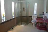 Phòng tắm bên trong Thanaree Homestay