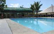 Kolam Renang 3 Surfville Resort