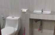 Toilet Kamar 5 ADA Homestay