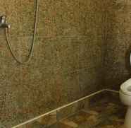 In-room Bathroom 4 Toyoning Homestay