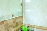 Toilet Kamar Ngoc Bach Hotel