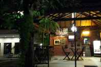 Bar, Cafe and Lounge Hotel Srondol Indah