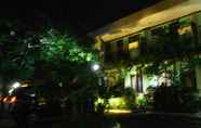 Exterior 3 Hotel Srondol Indah