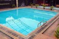 Swimming Pool Hotel Srondol Indah