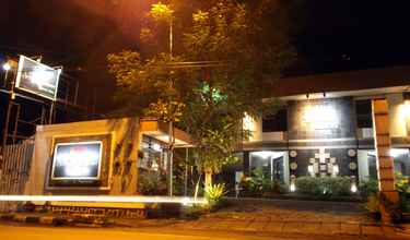 Exterior 4 Hotel Srondol Indah