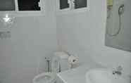 Toilet Kamar 5 Leelawadee Resort