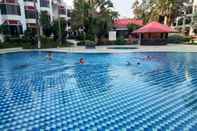 Kolam Renang Palmeraie Beach Hotel