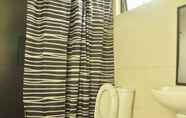 In-room Bathroom 5 The Fort Budget Hotel - Bonifacio Global City