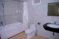 Toilet Kamar Tecco Sky Hotel & Spa