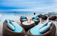 Kolam Renang 7 Yarra Ocean Suites Danang