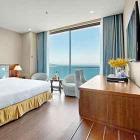 Bedroom 1 Yarra Ocean Suites Danang, 14 Doãn Uẩn Hotels