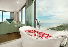 In-room Bathroom 2 Yarra Ocean Suites Danang