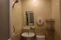 In-room Bathroom Long Hostel