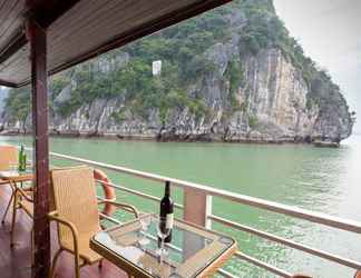Phòng ngủ 2 Halong Golden Bay Cruise