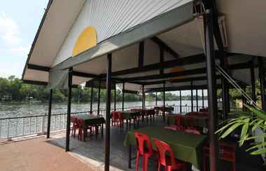 Restoran 2 Aajam Riverfront Rooms