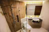 In-room Bathroom C Hotel Boutique and Comfort