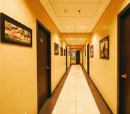 Lobby 5 Hometown Hotel Makati Edsa