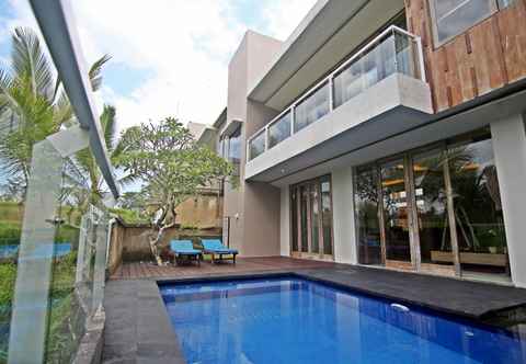 Kolam Renang Greenfield Luxury Villas