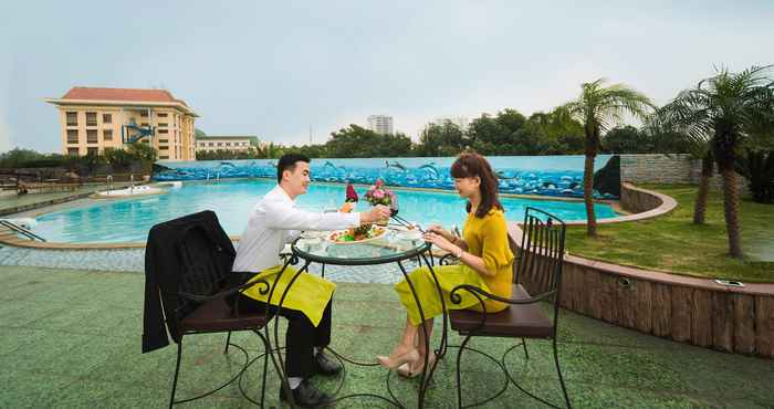 Swimming Pool Muong Thanh Grand Phuong Dong Hotel