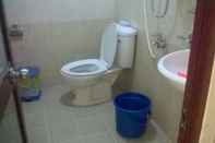 Toilet Kamar Nhat Thong Hotel