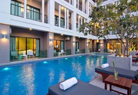 Swimming Pool Hotel J Residence